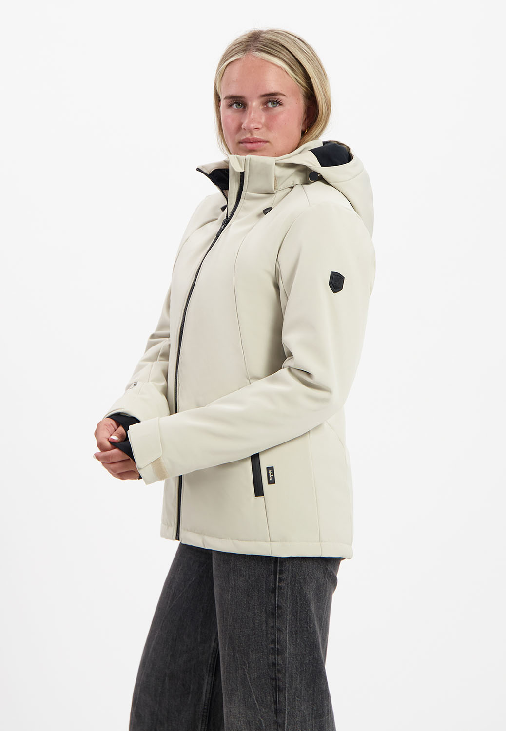 Kjelvik Scandinavian Clothing - Women Softshell Karlijn Sand